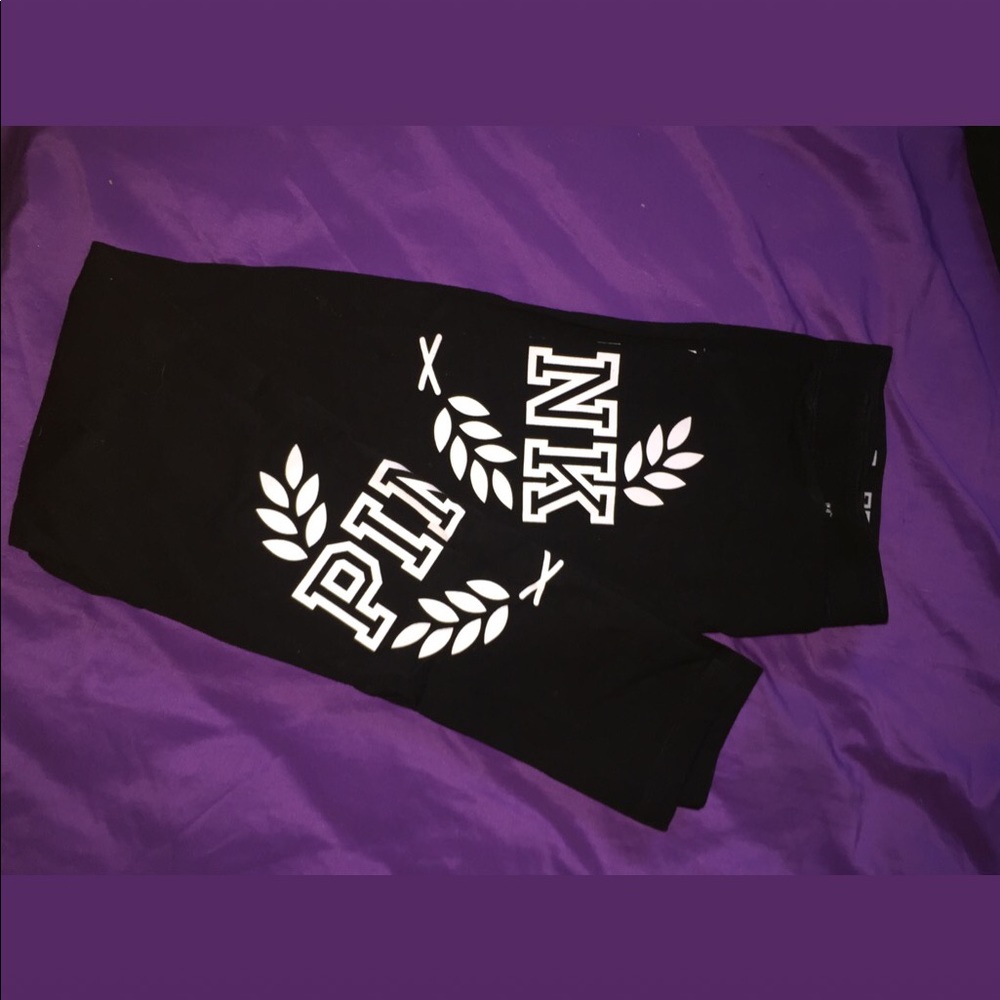 PINK Victoria’s Secret leggings.